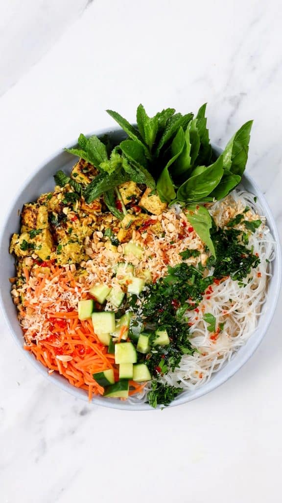 From Crispy Tofu to Raw Broccoli: Unique Chopped Veggie Salads